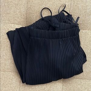 Uniqlo - Black Pleated Pants - elastic waist